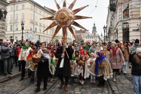 Участники праздничного шествия