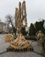 Самый большой в Украине тризуб из дидухов установили во Львове