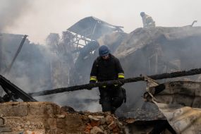 Rescuers eliminate the consequences of massive shelling in the residential sector in Kharkiv