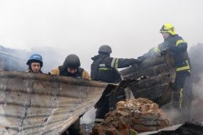 Rescuers eliminate the consequences of massive shelling in the residential sector in Kharkiv