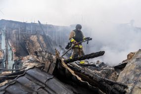 Rescuers eliminate the consequences of massive shelling in the residential sector in Kharkiv