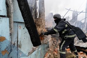 Rescuers eliminate the consequences of massive shelling in the residential sector in Kharkiv