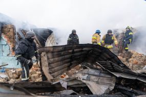 Rescuers eliminate the consequences of massive shelling in the residential sector in Kharkiv
