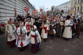 Участники рождественского шествия в центре Киева