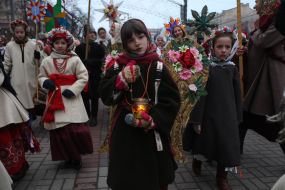 Participants in the Christmas procession in the center of Kyiv
