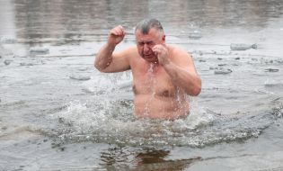 Крещенские купания в Иорданском озере в Киеве