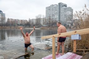 Крещенские купания в Иорданском озере в Киеве