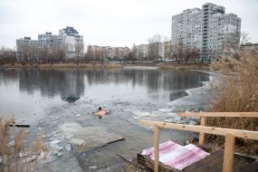 Крещенские купания в Иорданском озере в Киеве