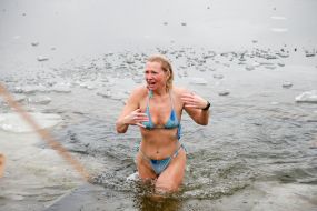 Крещенские купания в Иорданском озере в Киеве