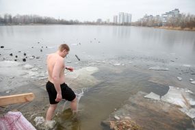 Крещенские купания в Иорданском озере в Киеве