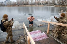Крещенские купания в Иорданском озере в Киеве