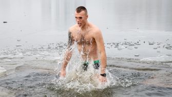Крещенские купания в Иорданском озере в Киеве