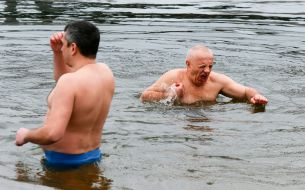 Крещенские купания в Гидропарке в Киеве