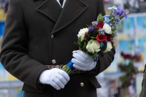 Honor guard at the Wall of Remembrance of the fallen defenders of Ukraine