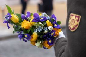 Honor guard at the Wall of Remembrance of the fallen defenders of Ukraine