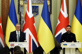 Volodymyr Zelenskyy and Keir Starmer