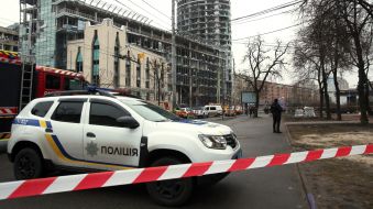 Последствия удара баллистики возле станции метро "Лукьяновская" в центральном районе Киева