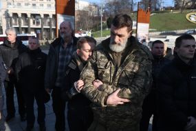 Церемония прощания с воином и телеоператором Русланом Ганущаком на Майдане Незалежности в Киеве