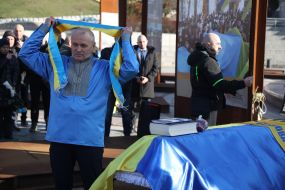 Церемония прощания с воином и телеоператором Русланом Ганущаком на Майдане Незалежности в Киеве