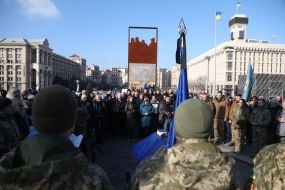 Церемония прощания с воином и телеоператором Русланом Ганущаком на Майдане Незалежности в Киеве