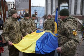 Церемония прощания с воином и телеоператором Русланом Ганущаком на Майдане Незалежности в Киеве