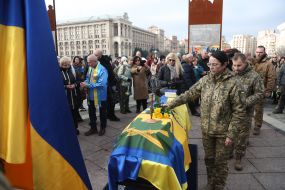 Церемония прощания с воином и телеоператором Русланом Ганущаком на Майдане Незалежности в Киеве