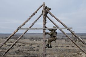 Paratroopers training in Donetsk region