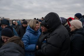 Люди прощаются с военнослужащим Александром Росторгуевым