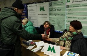 HR specialists tell interested parties about current vacancies