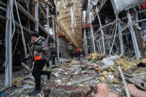 Последствия удара российского дрона по рынку "Барабашово" в Харькове