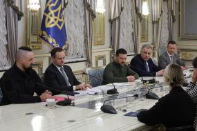 Oleksandr Kamyshyn, Oleksiy Kuleba, Volodymyr Zelenskyy and Ihor Zhovkva