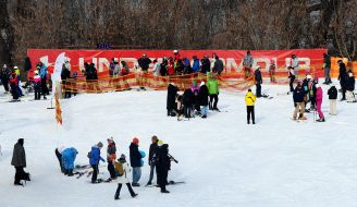 Veterans training on adaptive skiing