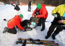 Veterans training on adaptive skiing