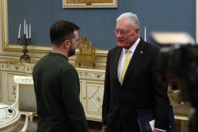 Volodymyr Zelenskyy and Keith Kellogg