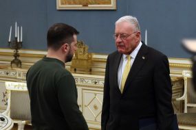 Volodymyr Zelenskyy and Keith Kellogg