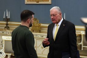 Volodymyr Zelenskyy and Keith Kellogg