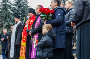 Participants of the event to commemorate the feat of the Ukrainian people in repelling Russian aggression