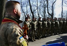 New recruits take the volunteer oath at the grave of Hero of Ukraine Dmytro Kotsiubayl "Da Vinci"