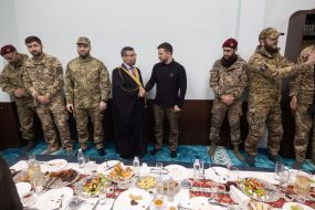 Volodymyr Zelenskyy held iftar with representatives of the Ukrainian Muslim community and Muslim military personnel