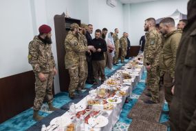Volodymyr Zelenskyy held iftar with representatives of the Ukrainian Muslim community and Muslim military personnel