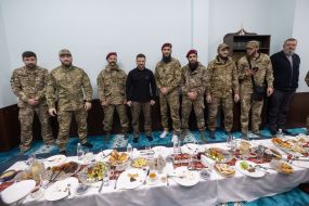 Volodymyr Zelenskyy held iftar with representatives of the Ukrainian Muslim community and Muslim military personnel