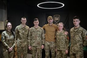 Дмитрий Савченко и военнослужащие