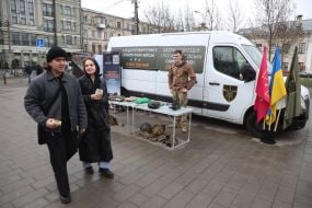 Работа Центра рекрутинга Сухопутных войск с людьми на Подоле в Киеве