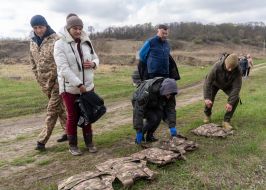 Instructors conduct field exercises in fire and tactical training in the Kharkiv region