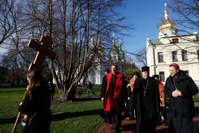 Participants of the Ecumenical Stations of the Cross for the prisoners, their families and the return of peace in Ukraine