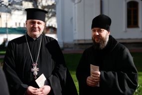 Священники