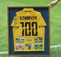 Commemorative T-shirt for FC Rukh captain Yuriy Klymchuk