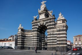 Тріумфальна арка Ворота Джузеппе Гарібальді