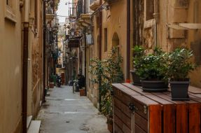 Street in the center of Syracuse