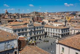 Вид на Университетскую площадь города Катания